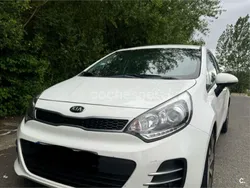 Blanco Usado 2017 Kia Rio Berlina | 9450 € (Precio justo)