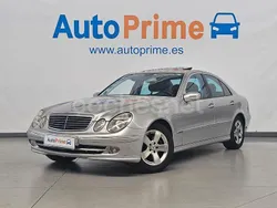 Gris / plata Usado 2002 Mercedes E240 Avantgarde Berlina | 5470 €