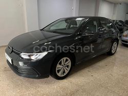 Gris / plata Usado 2022 VW Golf VIII Life Berlina | 22.600 € (Precio justo)