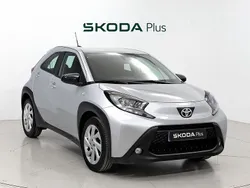Gris Usado 2024 Toyota Aygo Play Utilitario | 15.900 € (Un poco caro)