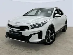 Deluxe white (hw2) Usado 2024 Kia XCeed SUV | 26.695 € (Precio justo)