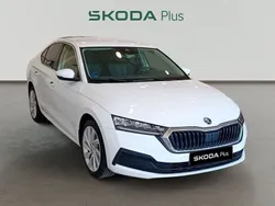 Blanco Usado 2022 Skoda Octavia Ambition Berlina | 25.990 € (Un poco caro)