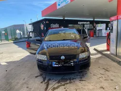Violeta / lila Usado 2001 Fiat Stilo Dynamic Berlina | 1200 € (Caro)