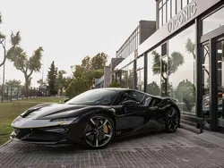 Negro Usado 2021 Ferrari SF90 Descapotable | 574.900 €