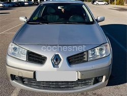 Gris / plata Usado 2007 Renault Mégane II Dynamique Berlina | 2000 € (Precio justo)