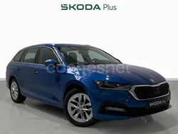 Azul Usado 2021 Skoda Octavia Ambition Familiar | 21.550 € (Precio justo)