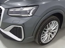 Gris Usado 2024 Audi Q2 Ambiente SUV | 30.900 € (Buen precio)