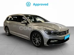 Gris plata Usado 2024 VW Passat R-line Familiar | 38.990 €