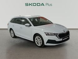 Blanco Usado 2024 Skoda Octavia G-TEC Ambition Familiar | 25.890 €