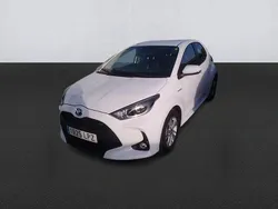 Blanco Usado 2021 Toyota Yaris Hybrid Active Berlina | 18.700 € (Buen precio)