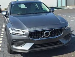Gris / plata Usado 2021 Volvo V60 CC Pro Familiar | 27.600 €