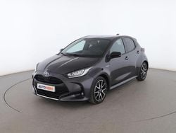 Gris Usado 2021 Toyota Yaris Hybrid Style Utilitario | 18.399 € (Un poco caro)