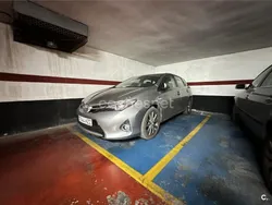 Gris / plata Usado 2014 Toyota Auris Hybrid Advance Berlina | 13.000 € (Precio justo)