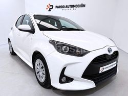 Blanco Usado 2022 Toyota Yaris Hybrid Business Edition Berlina | 17.900 € (Precio justo)