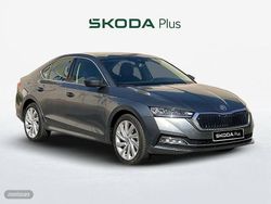 Gris / plateado Usado 2024 Skoda Octavia Selection Berlina | 29.990 € (Precio justo)