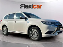 Blanco Usado 2019 Mitsubishi Outlander P-HEV Motion | 18.190 € (Precio justo)