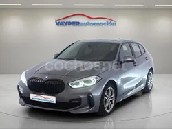 Gris / plata Usado 2022 BMW 118 Comfort Edition Utilitario | 26.900 € (Un poco caro)