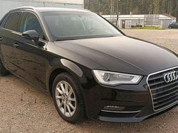 Negro Usado 2013 Audi A3 Sportback Attraction Utilitario | 11.899 € (Caro)