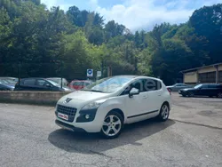 Blanco Usado 2010 Peugeot 3008 Business-Line Berlina | 4999 € (Precio justo)