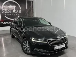 Negro Usado 2023 Skoda Superb Ambition Familiar | 33.000 € (Buen precio)