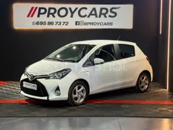 Blanco Usado 2016 Toyota Yaris Hybrid Advance Berlina | 11.990 € (Precio justo)
