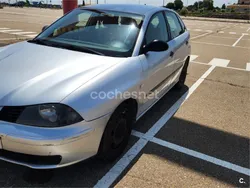 Gris / plata Usado 2003 Seat Ibiza Stella Berlina | 2300 € (Precio justo)