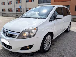 Blanco Usado 2011 Opel Zafira Family Monovolumen | 6499 € (Precio justo)