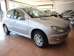 Gris Usado 2002 Peugeot 206 Familiar | 2100 € (Precio justo)