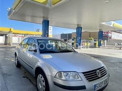 Gris / plata Usado 2000 VW Passat Trendline Berlina | 5950 €