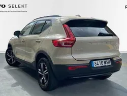 Beige Usado 2024 Volvo XC40 Plus SUV | 38.500 € (Precio justo)