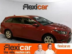 Rojo Usado 2022 Kia Ceed Familiar | 18.990 € (Un poco caro)