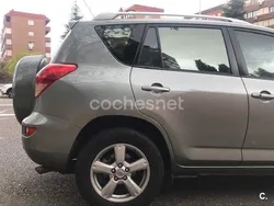 Verde Usado 2006 Toyota RAV4 Premium SUV | 4900 €