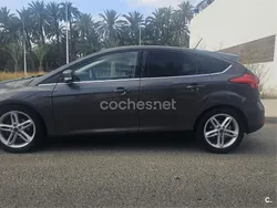 Gris / plata Usado 2017 Ford Focus Titanium Berlina | 11.499 € (Buen precio)