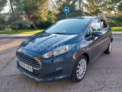 Gris / plata Usado 2013 Ford Fiesta Trend Utilitario | 5100 € (Precio justo)