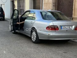 Gris / plata Usado 2001 Mercedes E320 Elegance Berlina | 1500 €