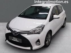 Blanco Usado 2015 Toyota Yaris Active Utilitario | 10.900 € (Un poco caro)