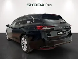 Negro Usado 2024 Skoda Superb Selection Familiar | 34.900 € (Precio justo)