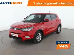 Rojo Usado 2015 Ssangyong Tivoli Limited SUV | 11.199 € (Precio justo)