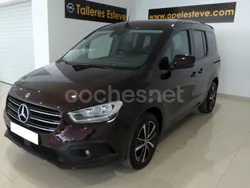 Granate Usado 2023 Mercedes T180 Monovolumen | 29.990 € (Precio justo)
