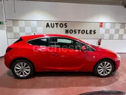 Rojo Usado 2012 Opel Astra GTC Sportive Berlina | 4995 € (Buen precio)