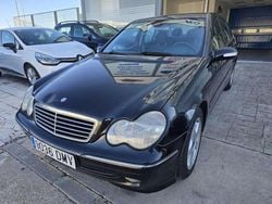 Negro Usado 2004 Mercedes C270 Avantgarde Berlina | 2900 €