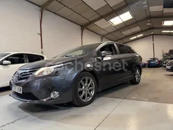 Gris / plata Usado 2013 Toyota Avensis Advance Familiar | 6990 € (Precio justo)