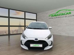 Blanco Usado 2021 Toyota Yaris Hybrid Active Utilitario | 12.645 €