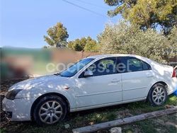 Blanco Usado 2002 Ford Mondeo Trend Berlina | 1200 € (Buen precio)