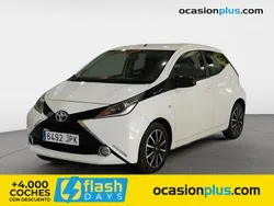 Blanco Usado 2016 Toyota Aygo X-play Utilitario | 9900 € (Precio justo)