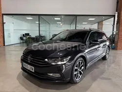 Gris / plata Usado 2021 VW Passat Executive Familiar | 20.900 € (Un poco caro)