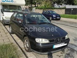 Negro Usado 2001 Seat Ibiza Berlina | 1500 € (Precio justo)