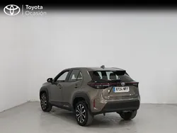 Verde Usado 2024 Toyota Yaris Hybrid Active | 27.900 € (Caro)