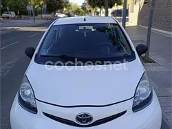 Blanco Usado 2013 Toyota Aygo Live Utilitario | 3890 € (Buen precio)