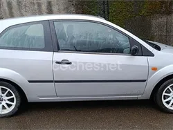 Gris / plata Usado 2005 Ford Fiesta Utilitario | 2500 € (Precio justo)